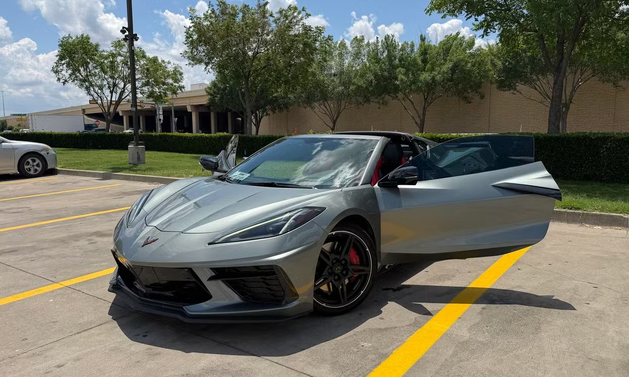 2023 Chevrolet Corvette Stingray 2LT, silver, parked outdoors, three-quarter front view